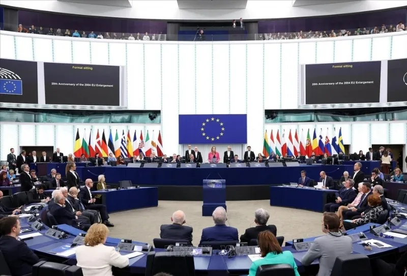 Nghị viện ch&acirc;u &Acirc;u th&ocirc;ng qua thỏa thuận thương mại với Mỹ